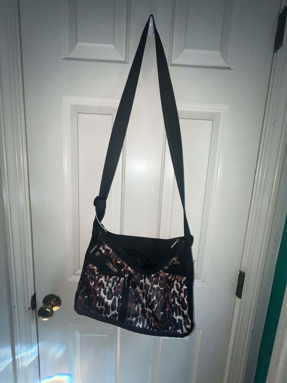 LeSportsac Deluxe Everyday Bag Leopard Mesh Print Expandable Crossbody